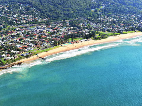 Thirroul - Gold Coast Attractions 2