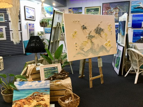 Straddievarious Gallery - Gold Coast Attractions 0