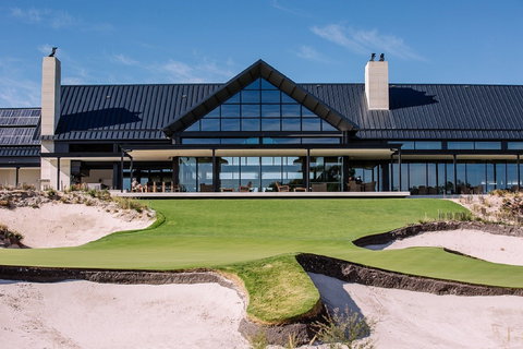 Peninsula Kingswood Country Golf Club - Gold Coast Attractions 0
