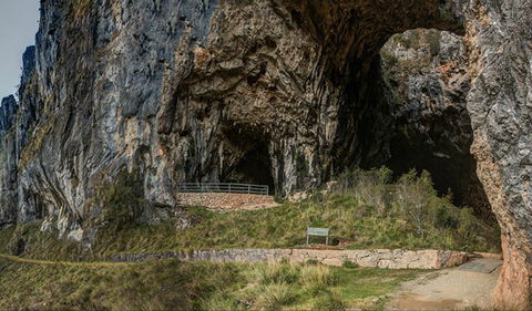 Yarrangobilly Caves – Castle Walk - Gold Coast Attractions 0
