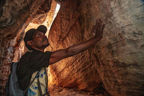 Arnhem Land Injalak Hill Full-Day Tour From Darwin - Gold Coast Attractions 12