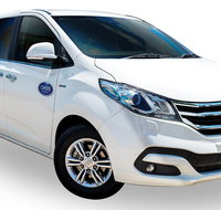 Luxury Van Private Transfer Port Douglas - Cairns - Gold Coast Attractions