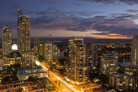 Gold Coast Airport Transfers : Gold Coast City To Airport OOL In Luxury Car - Gold Coast Attractions 5