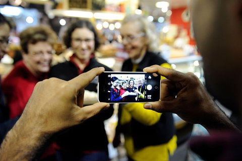 Adelaide Central Market Tour, Picnic, Bikes And City Sights - Gold Coast Attractions 4