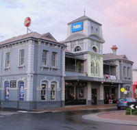 Oakleigh Junction Hotel - Gold Coast Attractions