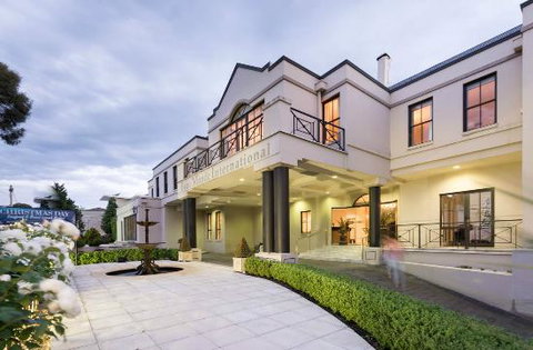 High Tea At Beau Monde International - Gold Coast Attractions 0