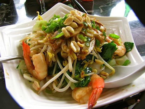 Lucy's Homemade Rice Noodle House - Gold Coast Attractions 0