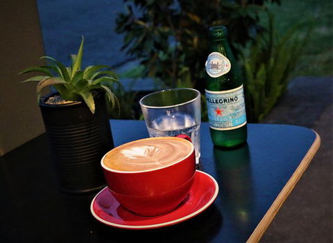 The Cracked Cup Cafe & Pizzeria - Gold Coast Attractions 0