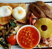 Crowded house cafe scone - Gold Coast Attractions