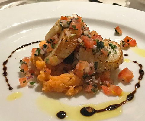 Chisolm's Restaurant - Gold Coast Attractions 0