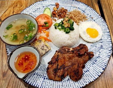 Chopsticks Vietnamese Restaurant - Gold Coast Attractions 0