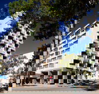 Mezethes Greek Taverna - Gold Coast Attractions