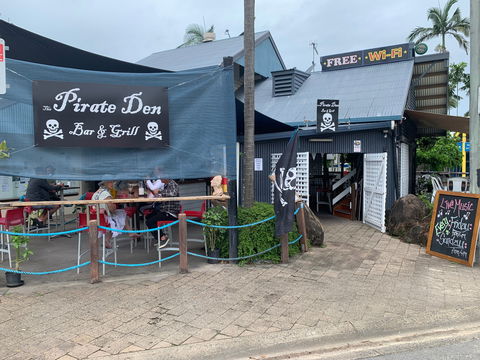 The Pirate Den Bar And Grill - Gold Coast Attractions 1