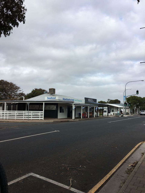 Robe Fresh Seafood & Takeaway - Gold Coast Attractions 0