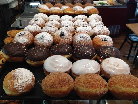 Savion Cakes & Bagels - Gold Coast Attractions 0