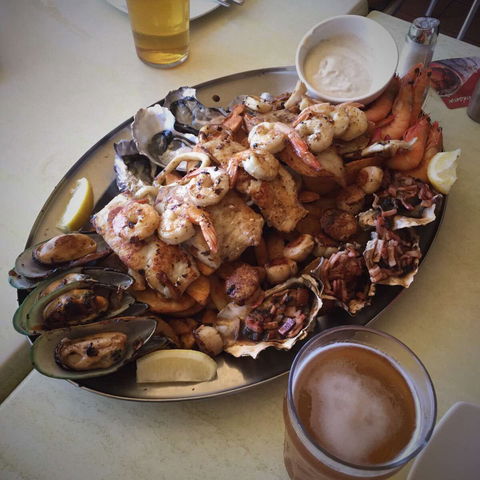 Samson Beach Tavern - Gold Coast Attractions 0