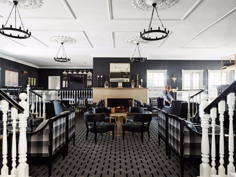 Epoche Lounge Bar - Gold Coast Attractions 1