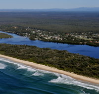 Stuarts Point Tavern / Yarrahinni Hotel - Gold Coast Attractions