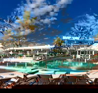 Oasis Pool Bar - Gold Coast Attractions