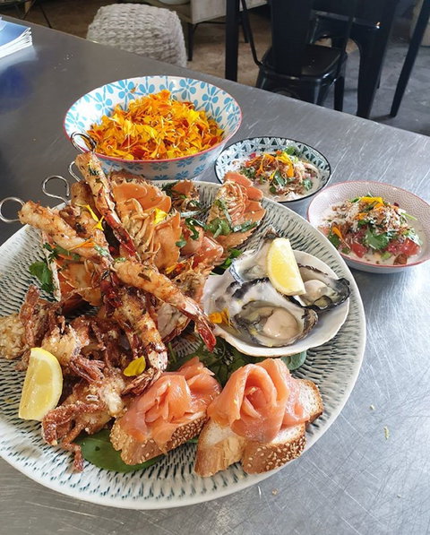 Pandanus Garden Bar And Restaurant - Gold Coast Attractions 1