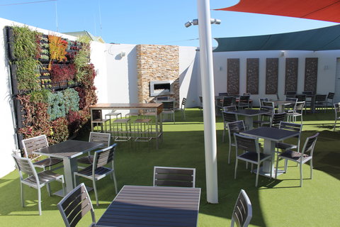 Bill's Bar - Ningaloo Coral Bay - Gold Coast Attractions 0