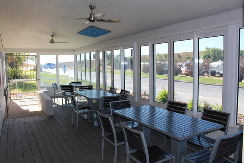 Bill's Bar - Ningaloo Coral Bay - Gold Coast Attractions 1