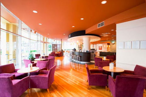 Sirocco Restaurant And Bar - Holiday Inn Potts Point - Gold Coast Attractions 0