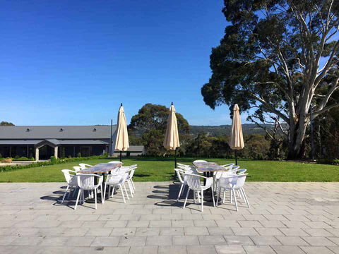 Three Gums Bistro - Gold Coast Attractions 0