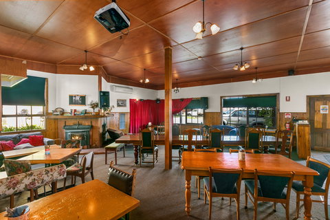 Archies Couch - Gold Coast Attractions 1