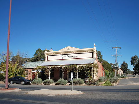 Salingers Cafe - Gold Coast Attractions 0