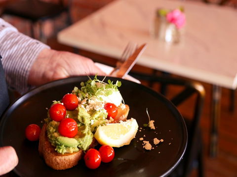 Salingers Cafe - Gold Coast Attractions 1