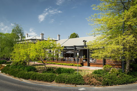The Stirling Hotel - Gold Coast Attractions 0
