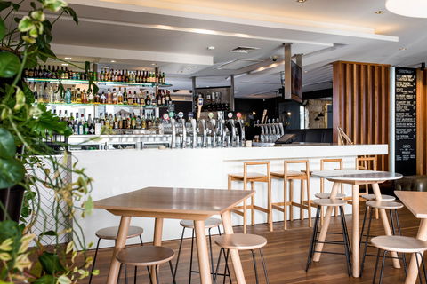 The Stirling Hotel - Gold Coast Attractions 2
