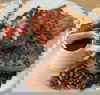 North Eastern Hotel - Gold Coast Attractions