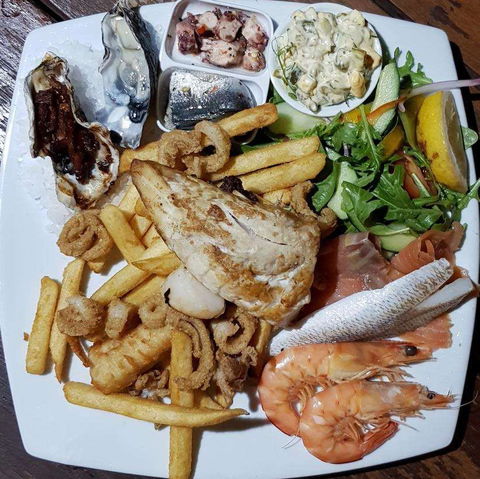 Boughshed Restaurant - Gold Coast Attractions 0