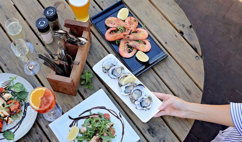 Caledonian Inn ROBE - Gold Coast Attractions 0