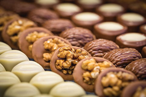 Chally’s Bar And Bistro - Gold Coast Attractions 0