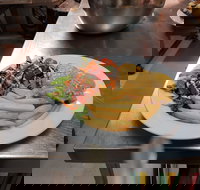 Esk Grand Hotel - Gold Coast Attractions