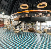 Castello's Daisey's Hotel - Gold Coast Attractions
