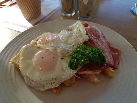 Lizbal's Cafe - Gold Coast Attractions 0