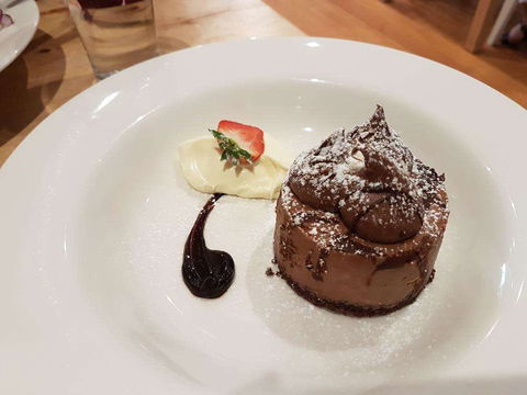 Crown Hotel - Gold Coast Attractions 0