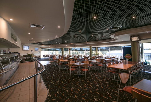 Sports Club Bistro - Lismore Workers Sports Club - Gold Coast Attractions 1