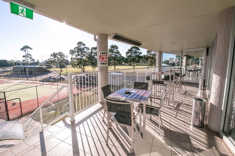 Sports Club Bistro - Lismore Workers Sports Club - Gold Coast Attractions 2