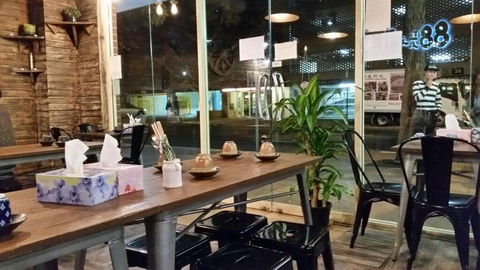 88 Pocha - Gold Coast Attractions 0