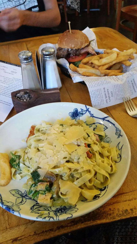 Jamberoo Pub - Gold Coast Attractions 0