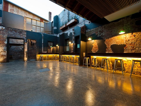 Royal Hotel Queanbeyan - Gold Coast Attractions 1