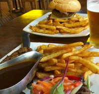 New Royal Hotel - Gold Coast Attractions
