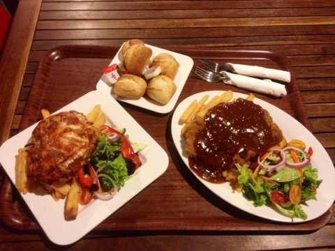 The Caves Country Pub - Gold Coast Attractions 1