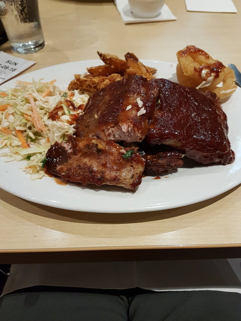 Tewantin-Noosa RSL & Citizens Memorial Club Inc - Gold Coast Attractions 2