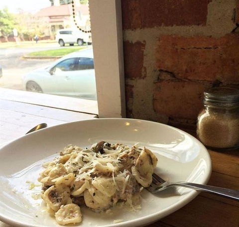 EAT LOVE PIZZA - Gold Coast Attractions 10